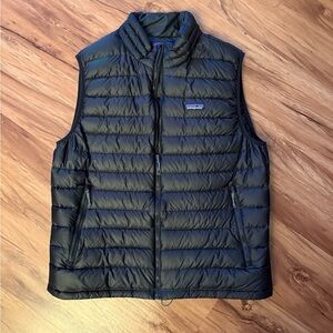 Patagonia Men's Dark Blue Quilted Vest